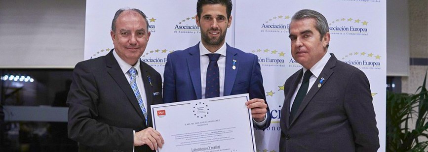 Laboratorios Ynsadiet recibe la Medalla Europea al Mérito en el Trabajo.