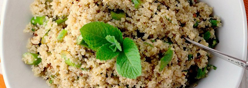 Rissoto de quinoa con crema de espárragos.